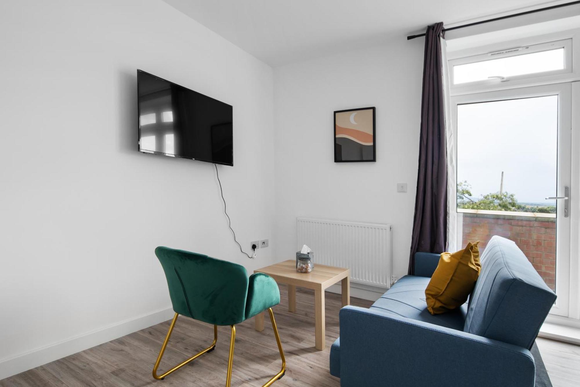 Modern Building Aylesbury Apartment *