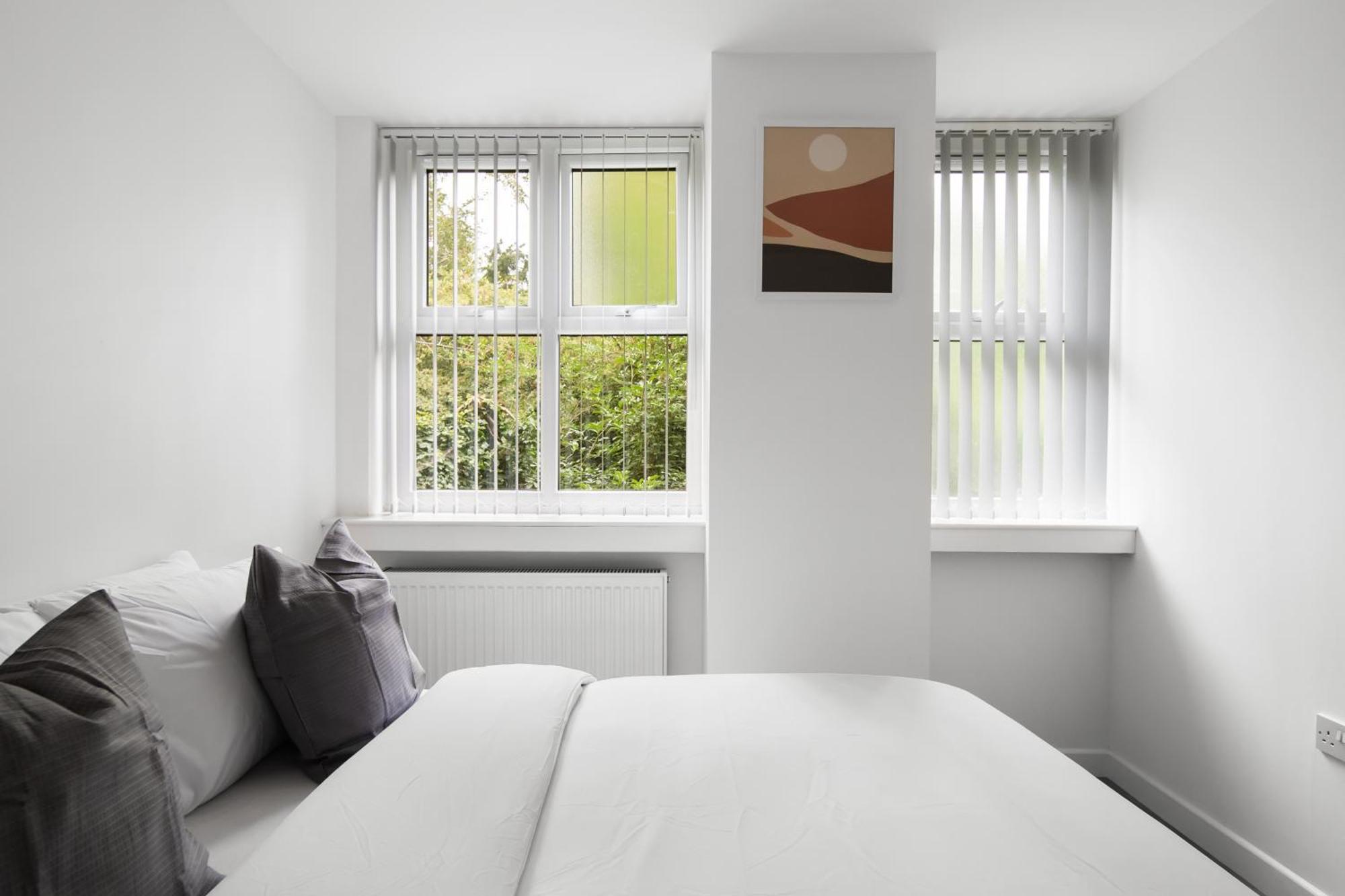 Modern Building Aylesbury Apartment *